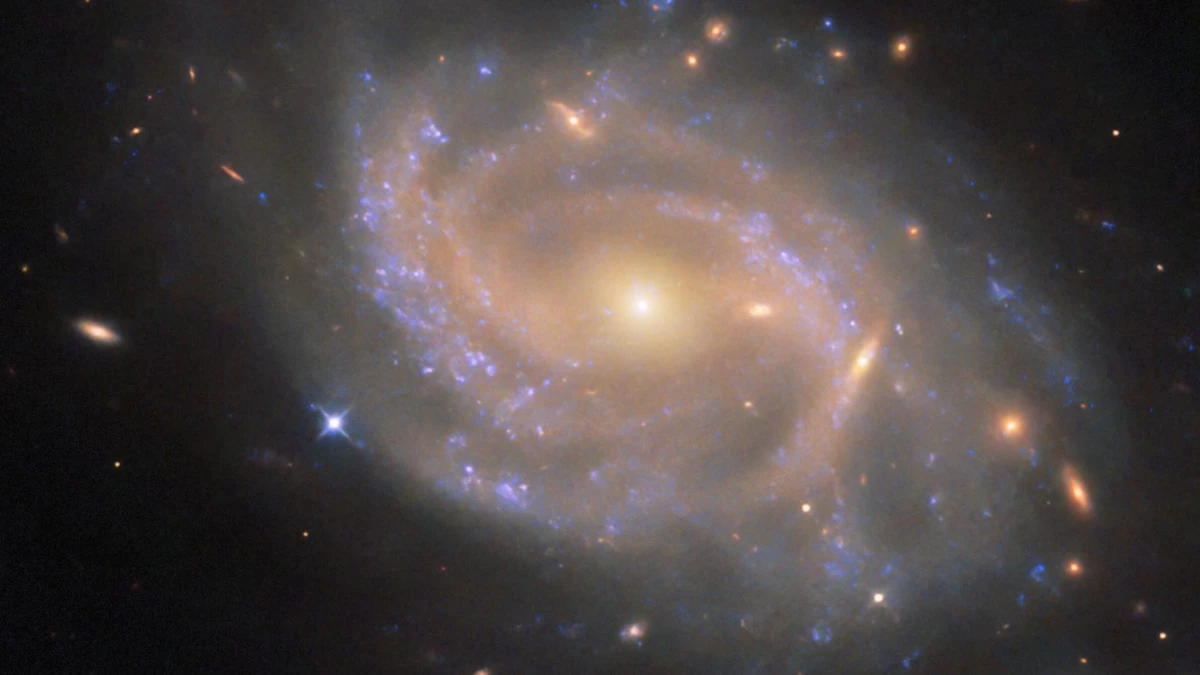 NASA'nın uzak galakside kör edici bir patlama gözlemledi NASA'nın uzak galakside kör edici bir patlama gözlemledi