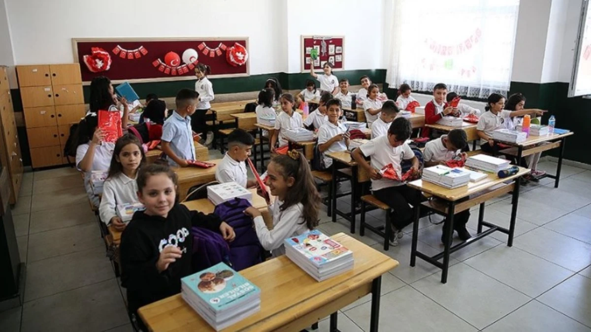 OCAK YARIYIL TATİLİ NE ZAMAN BAŞLIYOR| Ara tatil ne zaman başlıyor? MEB okul tatil takvimi açıklandı! OCAK YARIYIL TATİLİ NE ZAMAN BAŞLIYOR| Ara tatil ne zaman başlıyor? MEB okul tatil takvimi açıklandı!