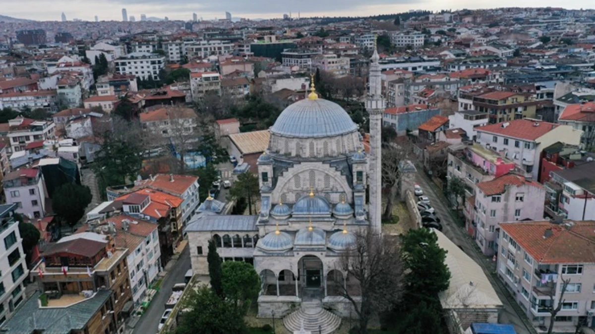Osmanlı'nın barok ve geleneksel mimariyi buluşturduğu Ayazma Camisi teravihte dolup taşıyor Osmanlı'nın barok ve geleneksel mimariyi buluşturduğu Ayazma Camisi teravihte dolup taşıyor