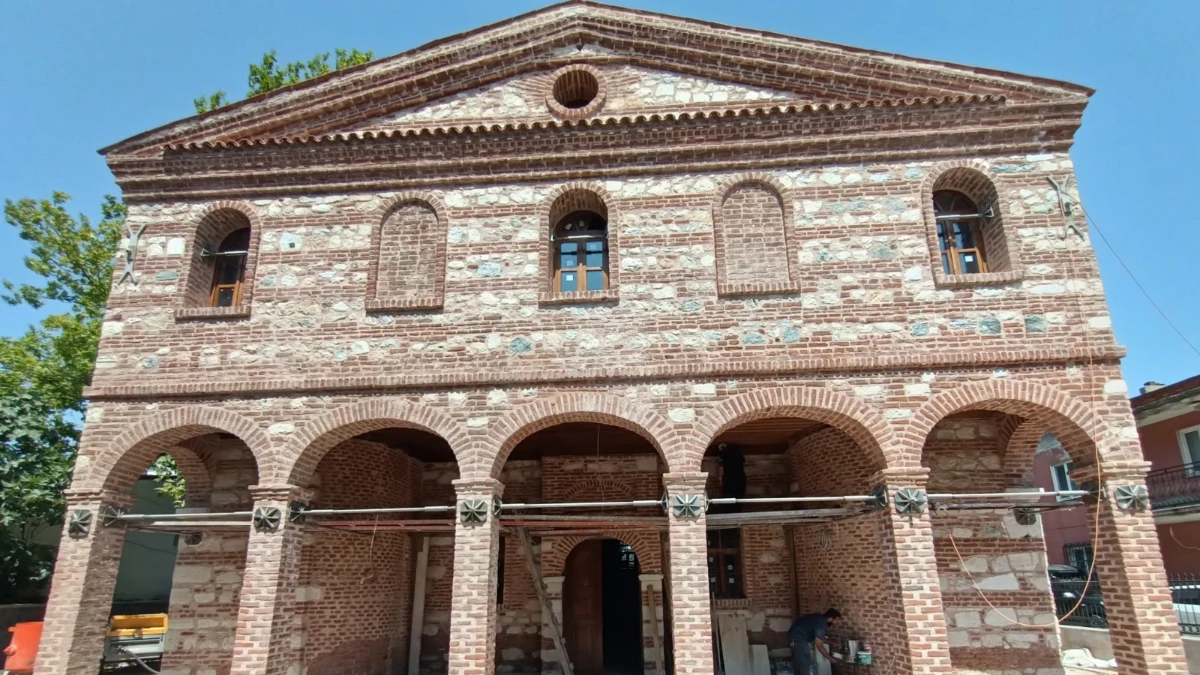 Özlüce Camisi'nde restorasyon çalışması bitti! Yarın ibadete açılıyor Özlüce Camisi'nde restorasyon çalışması bitti! Yarın ibadete açılıyor
