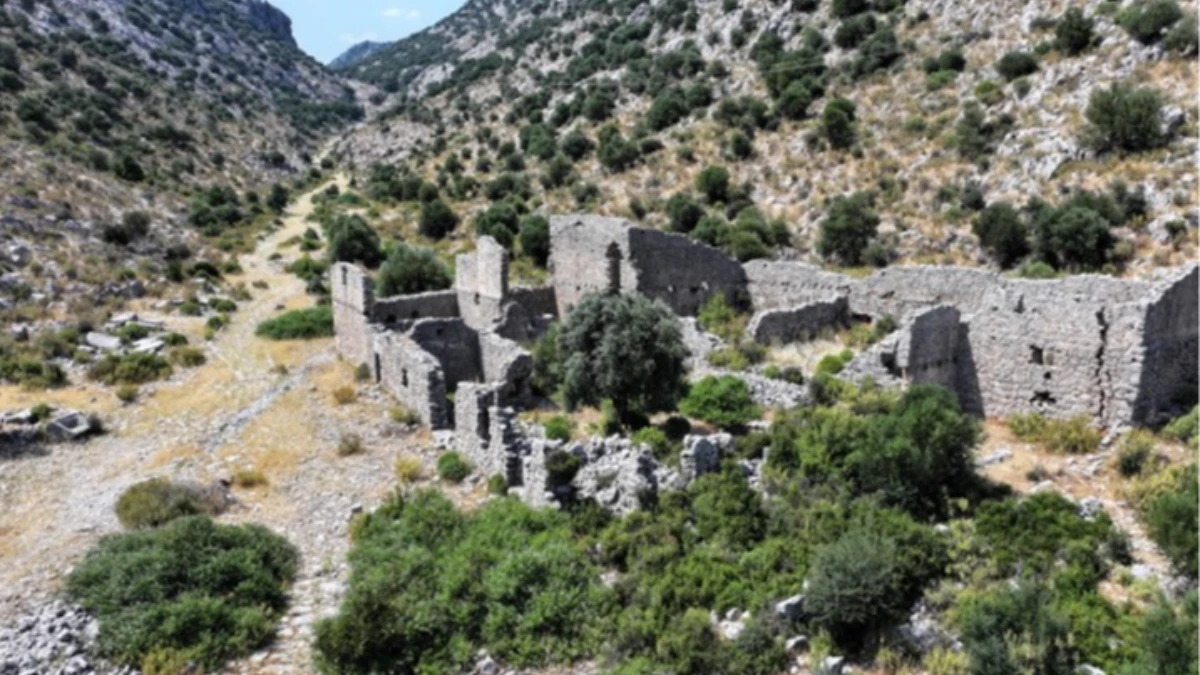 Pisidya'yı Pamfilya'ya bağlayan antik döşeme yol tarihe yolculuğa çıkarıyor Pisidya'yı Pamfilya'ya bağlayan antik döşeme yol tarihe yolculuğa çıkarıyor