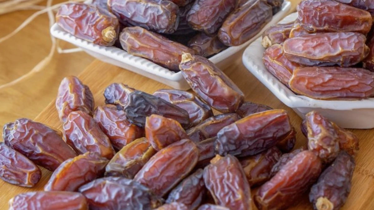 Ramazan ayının gözdesi hurma 150 TL'den 950 TL'ye kadar alıcı buluyor Ramazan ayının gözdesi hurma 150 TL'den 950 TL'ye kadar alıcı buluyor