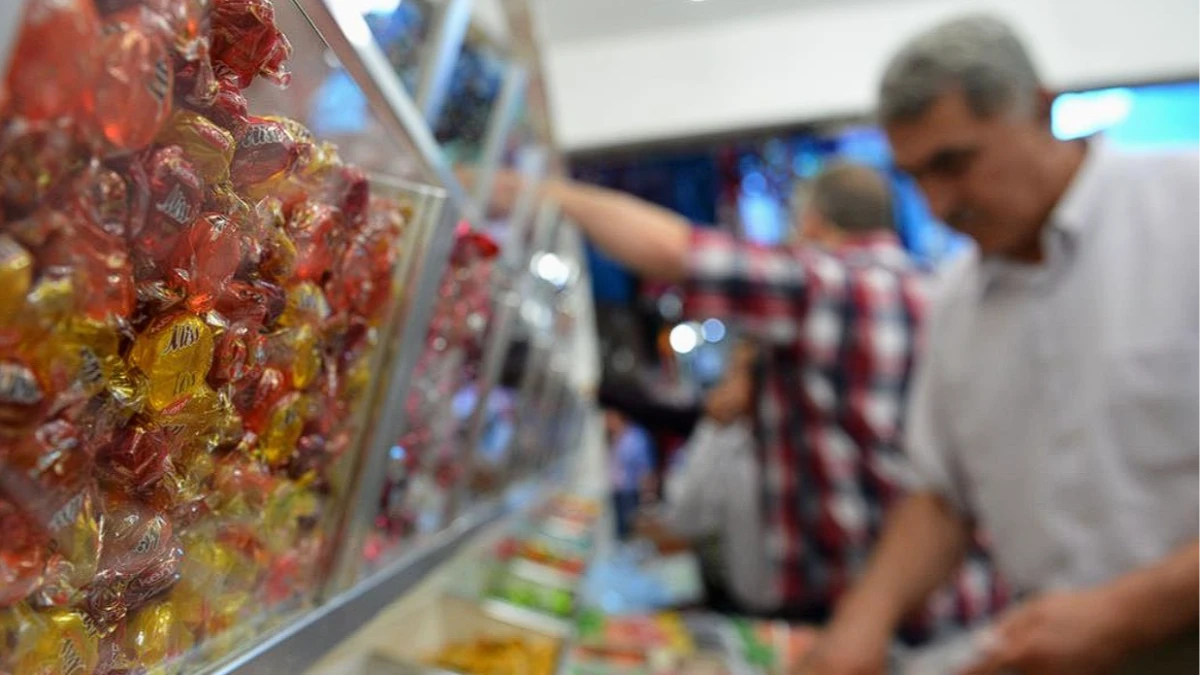 Ramazan Bayramı alışverişi esnafı umutlandırdı: 120 milyar liralık ciro bekleniyor Ramazan Bayramı alışverişi esnafı umutlandırdı: 120 milyar liralık ciro bekleniyor