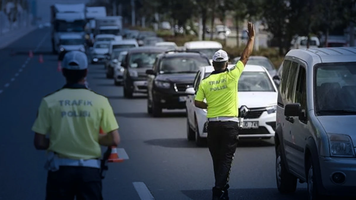 Resmi Gazete'de yayımlandı! Yeni trafik kanunu yürürlükte: Hız ve kırmızı ışık ihlaline ağır ceza Resmi Gazete'de yayımlandı! Yeni trafik kanunu yürürlükte: Hız ve kırmızı ışık ihlaline ağır ceza