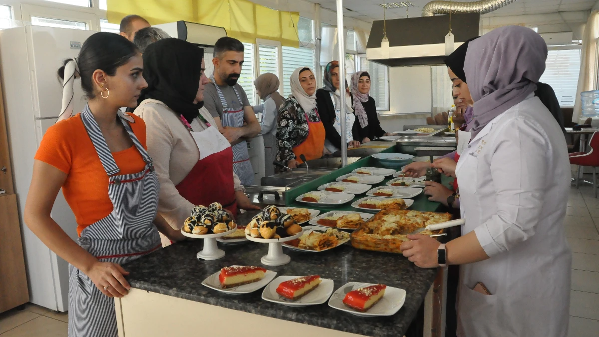 Restoran personeli 'üniversiteli' olacak Restoran personeli 'üniversiteli' olacak