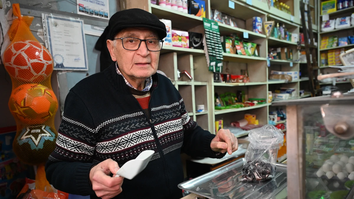 Sadece bakkal değil! Mahallenin 58 yıllık emanet sandığı Sadece bakkal değil! Mahallenin 58 yıllık emanet sandığı