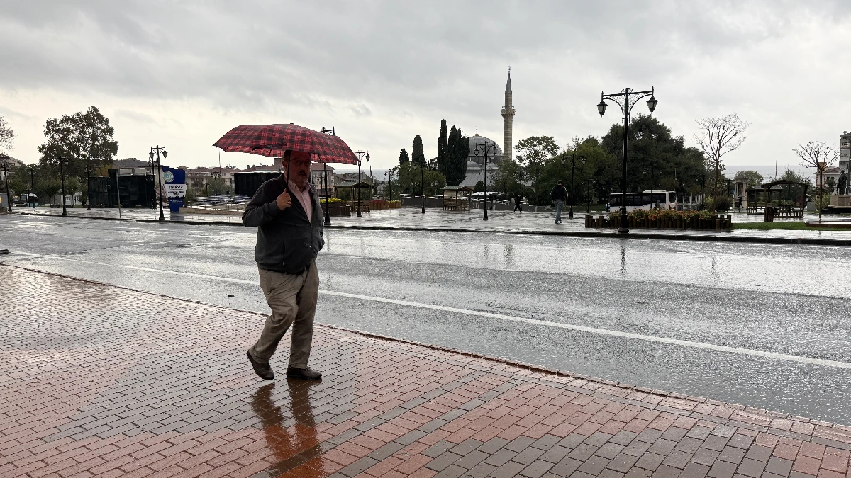 Sağanak ve şiddetli rüzgar Hatay'da etkili oldu Sağanak ve şiddetli rüzgar Hatay'da etkili oldu