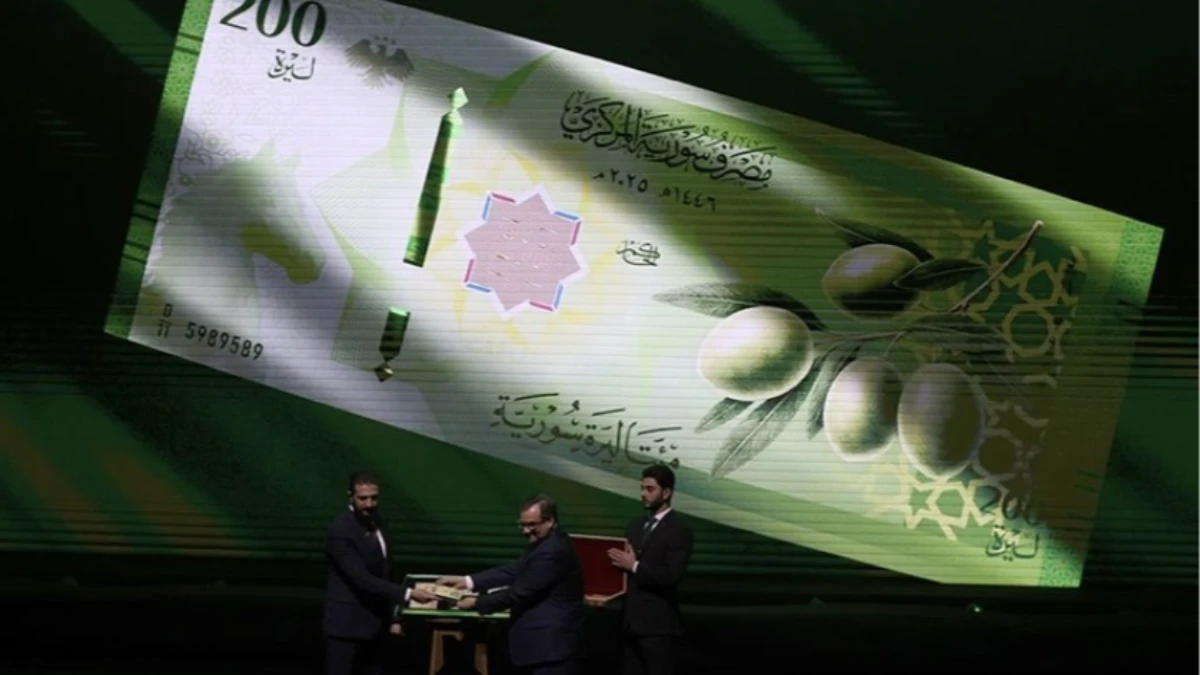 Şam’da yeni Suriye banknotları tanıtıldı: Eski paralar kademeli olarak çekilecek Şam’da yeni Suriye banknotları tanıtıldı: Eski paralar kademeli olarak çekilecek