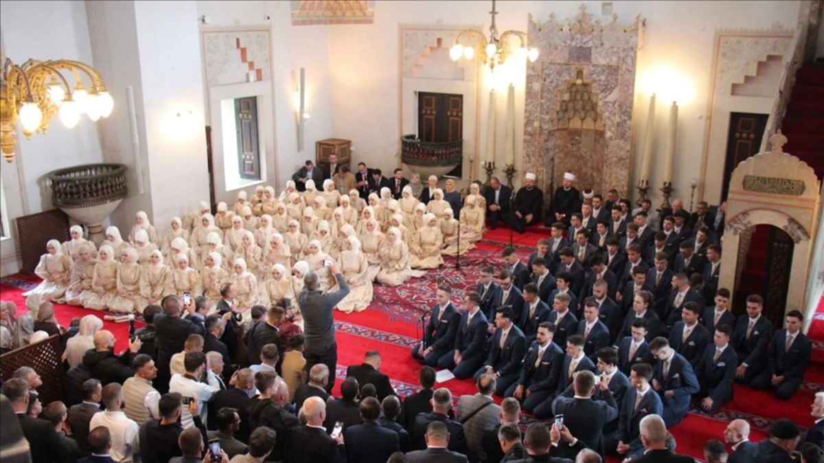 Saraybosna'daki Osmanlı mirası Gazi Hüsrev Bey Medresesi'nde 475. mezuniyet töreni Saraybosna'daki Osmanlı mirası Gazi Hüsrev Bey Medresesi'nde 475. mezuniyet töreni