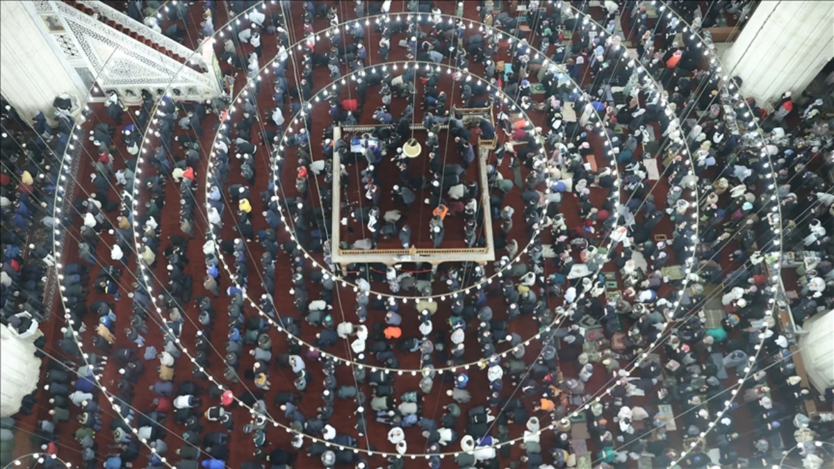 Selimiye Camisi'nde teravih yoğunluğu yaşandı Selimiye Camisi'nde teravih yoğunluğu yaşandı
