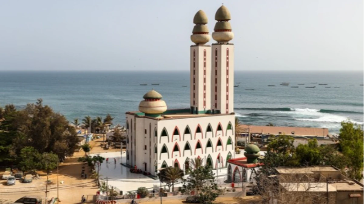 Senegal'de camilerin birbirinden farklı minareleri göz kamaştırıyor Senegal'de camilerin birbirinden farklı minareleri göz kamaştırıyor