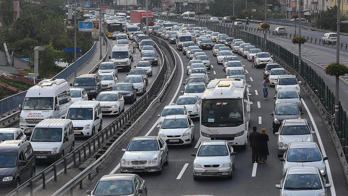 Sigorta şirketlerinden 6 ayda rekor tazminat ödemesi: 100 milyar lirayı aştı Sigorta şirketlerinden 6 ayda rekor tazminat ödemesi: 100 milyar lirayı aştı