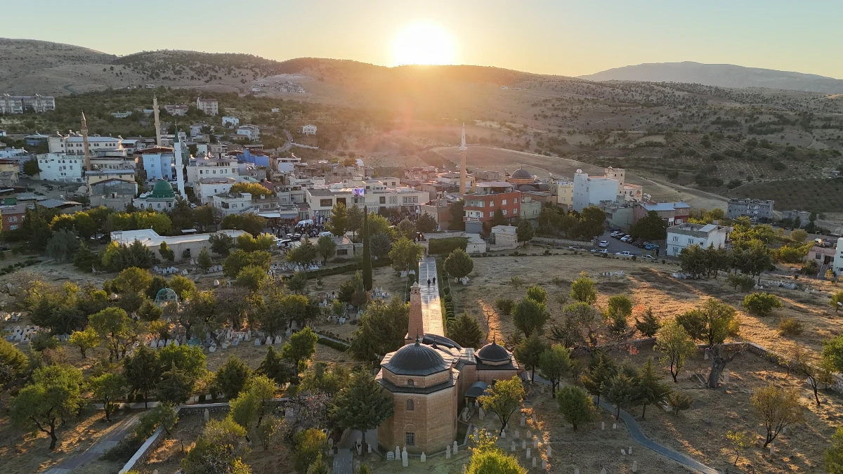 Siirt’te 261 yıllık ışık hadisesi büyüledi Siirt’te 261 yıllık ışık hadisesi büyüledi