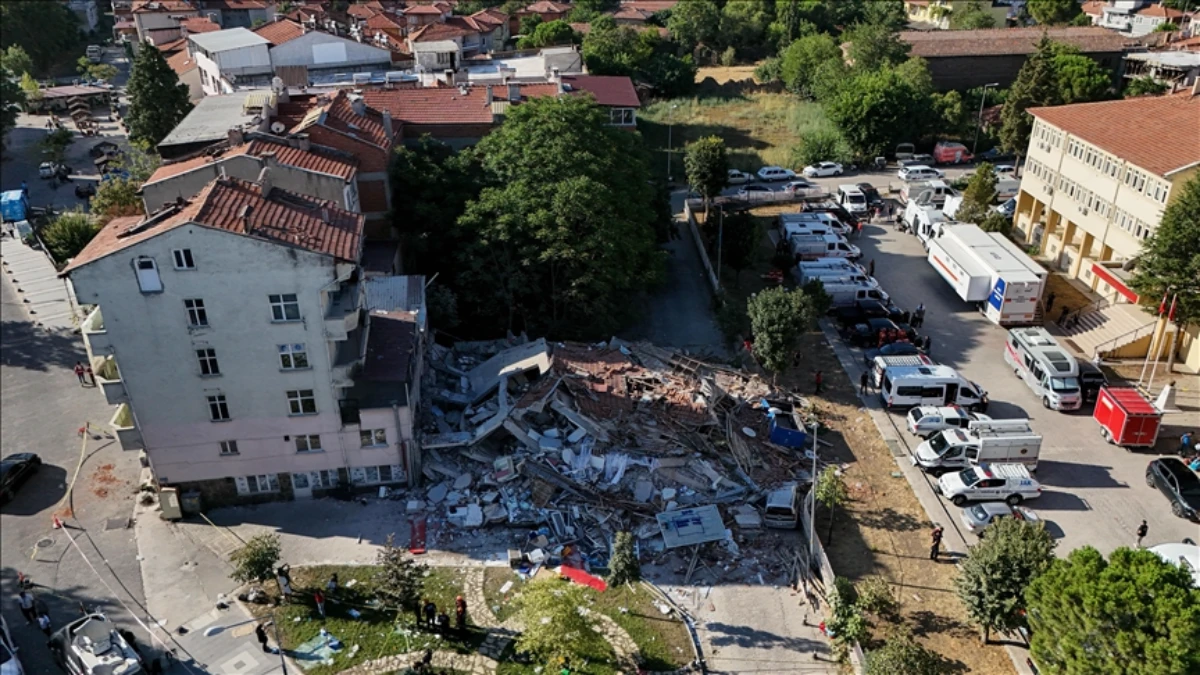 Sındırgı'daki deprem sonrası 4 bine yakın artçı sarsıntı Sındırgı'daki deprem sonrası 4 bine yakın artçı sarsıntı