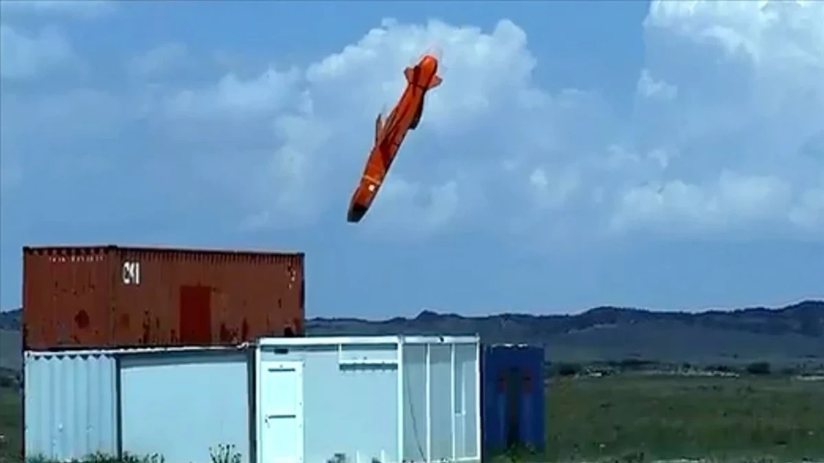 SOM'dan tam isabet! Yerli turbojet motoruyla hedefi 12'den vurdu SOM'dan tam isabet! Yerli turbojet motoruyla hedefi 12'den vurdu