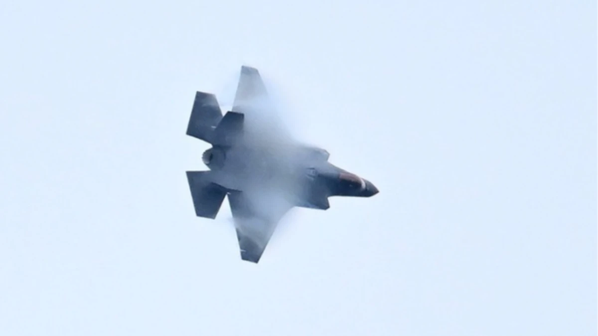SON DAKİKA: ABD'de donanmaya ait F-35 savaş uçağı düştü: Pilot sağ kurtuldu SON DAKİKA: ABD'de donanmaya ait F-35 savaş uçağı düştü: Pilot sağ kurtuldu