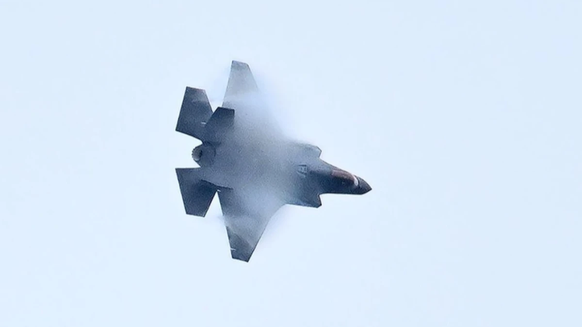 SON DAKİKA: Dünyada bir ilk: İran ABD’ye ait F-35’i vurdu, acil iniş yaptı SON DAKİKA: Dünyada bir ilk: İran ABD’ye ait F-35’i vurdu, acil iniş yaptı