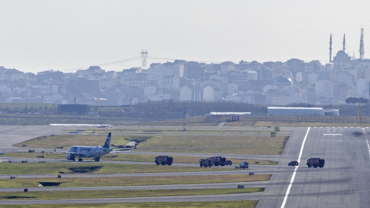 SON DAKİKA: İstanbul Havalimanı'na acil iniş yaptı! Nedeni belli oldu SON DAKİKA: İstanbul Havalimanı'na acil iniş yaptı! Nedeni belli oldu