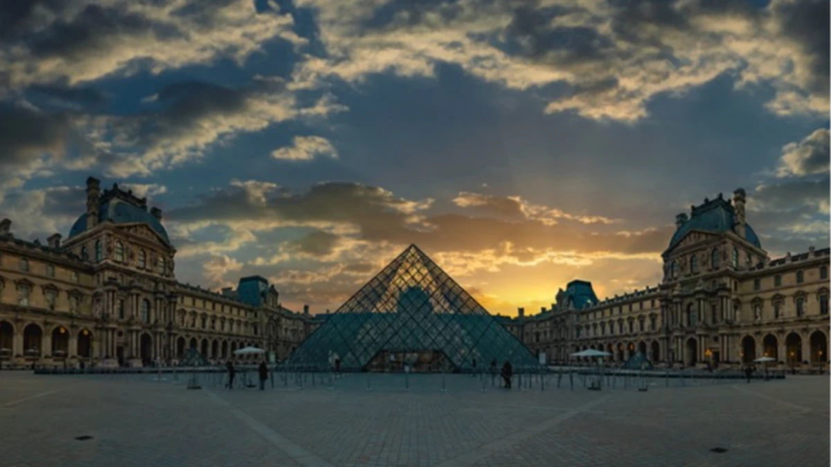 Soygunla gündeme gelen Louvre Müzesi'nde çalışanlar greve gidiyor Soygunla gündeme gelen Louvre Müzesi'nde çalışanlar greve gidiyor