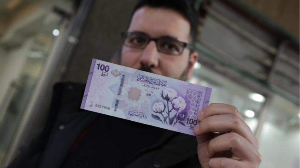 Suriye’de yeni banknotlar tedavülde: 2 sıfır atıldı, değişim 3 ay sürecek Suriye’de yeni banknotlar tedavülde: 2 sıfır atıldı, değişim 3 ay sürecek