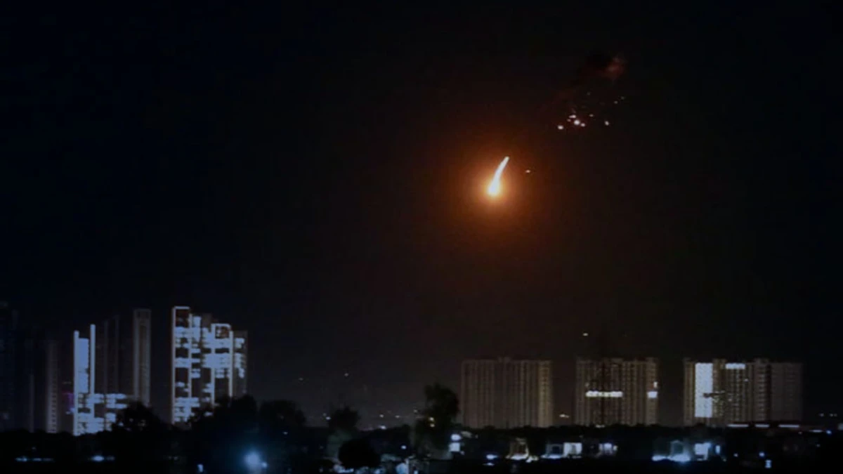 Suudi Arabistan'da hava üssüne saldırı: ABD'nin 5 yakıt ikmal uçağı hasar gördü Suudi Arabistan'da hava üssüne saldırı: ABD'nin 5 yakıt ikmal uçağı hasar gördü