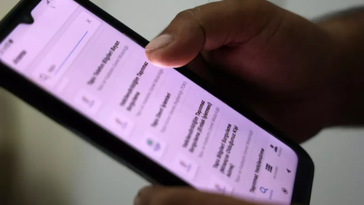 Tapuda sahte satış ve ipoteğe karşı yeni kalkan! E-Devlet'te tek tıkla tapu kilitleme dönemi Tapuda sahte satış ve ipoteğe karşı yeni kalkan! E-Devlet'te tek tıkla tapu kilitleme dönemi