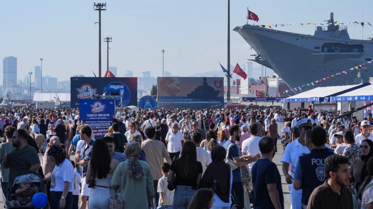 TEKNOFEST Mavi Vatan'a yoğun ilgi: 3 günde 175 bin ziyaretçi TEKNOFEST Mavi Vatan'a yoğun ilgi: 3 günde 175 bin ziyaretçi