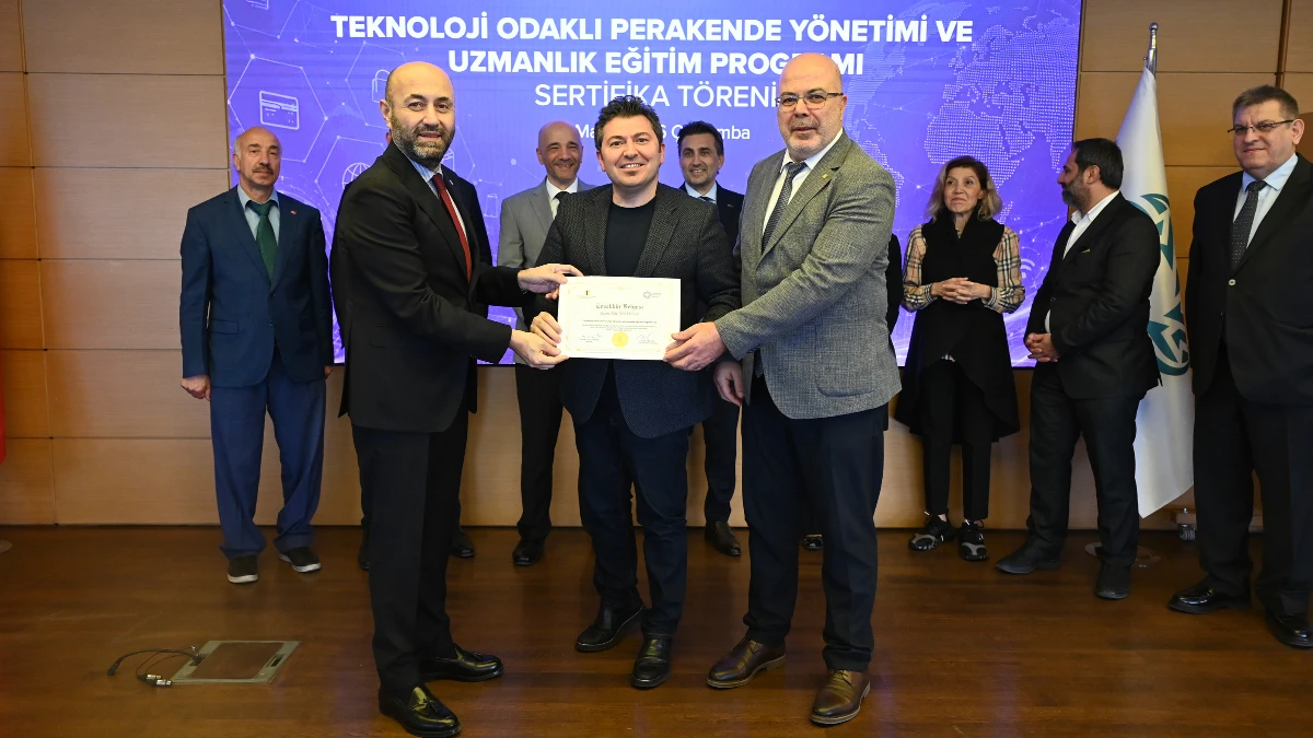 Teknoloji odaklı perakende yönetiminde sertifikalarını aldılar Teknoloji odaklı perakende yönetiminde sertifikalarını aldılar