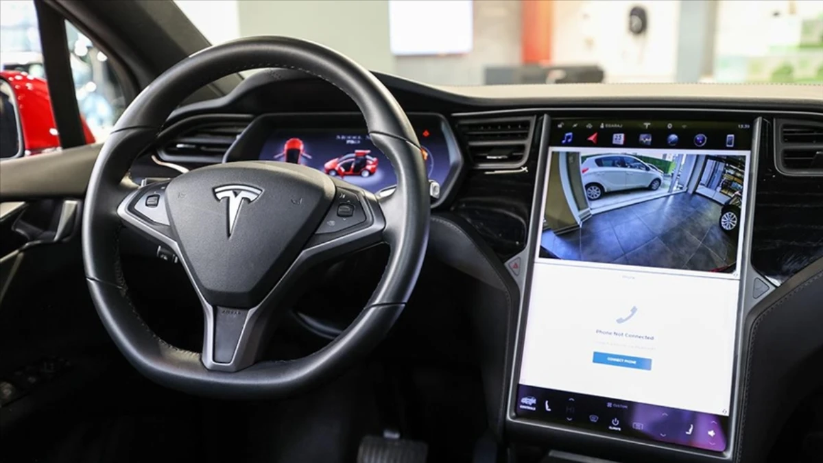 Tesla, yaklaşık 13 bin aracını batarya sorunu nedeniyle geri çağırıyor Tesla, yaklaşık 13 bin aracını batarya sorunu nedeniyle geri çağırıyor