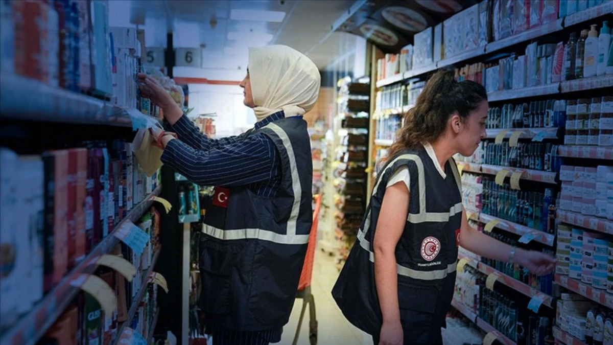 Ticaret Bakanlığı’ndan 8 ayda 1,9 milyar lira ceza: Fahiş fiyat ve stokçuluk mercek altında Ticaret Bakanlığı’ndan 8 ayda 1,9 milyar lira ceza: Fahiş fiyat ve stokçuluk mercek altında