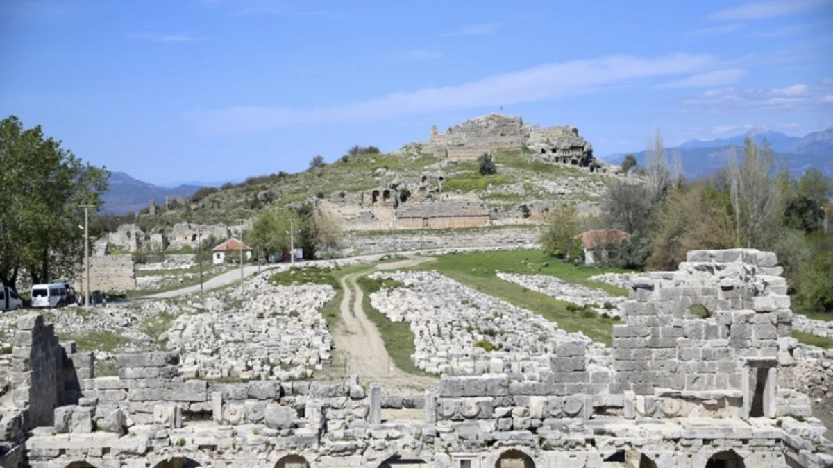 Tlos Antik Kenti'nin tiyatrosu için geri sayım başladı Tlos Antik Kenti'nin tiyatrosu için geri sayım başladı