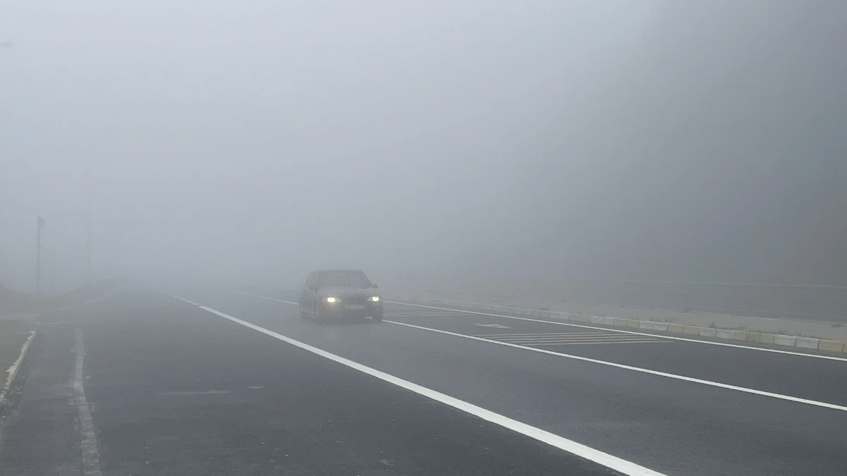 Trafiğe çıkacaklar dikkat! Yollar sis ile kaplandı Trafiğe çıkacaklar dikkat! Yollar sis ile kaplandı
