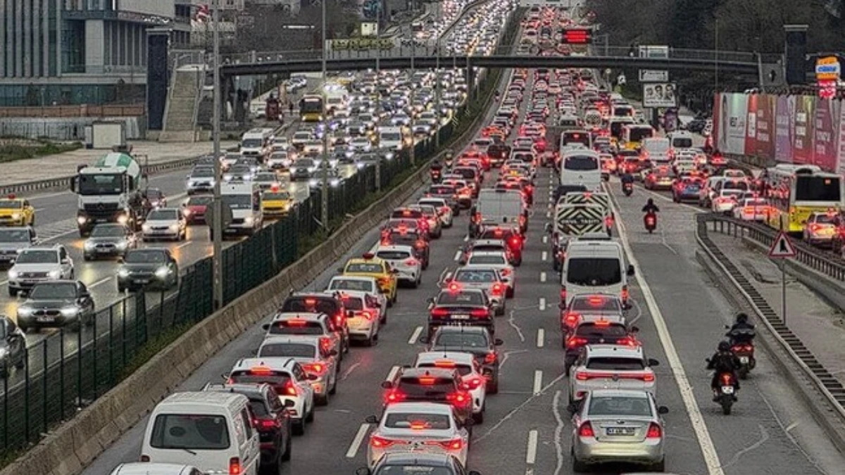 Trafik kazalarında düşüş: İlk 4 ayda ölümlü kazalar yüzde 17,8 azaldı Trafik kazalarında düşüş: İlk 4 ayda ölümlü kazalar yüzde 17,8 azaldı