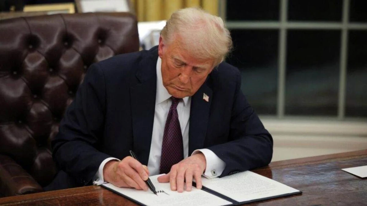Trump'tan geri adım: Otomobil tarifelerinin etkisini hafifletecek kararnameyi imzaladı Trump'tan geri adım: Otomobil tarifelerinin etkisini hafifletecek kararnameyi imzaladı