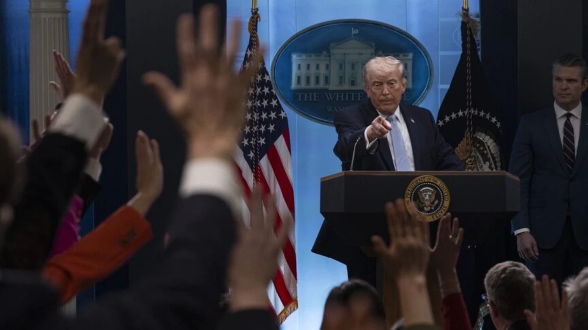 Trump'tan İran'a yeni tehditler: Gemilere iyi silahları yüklüyoruz