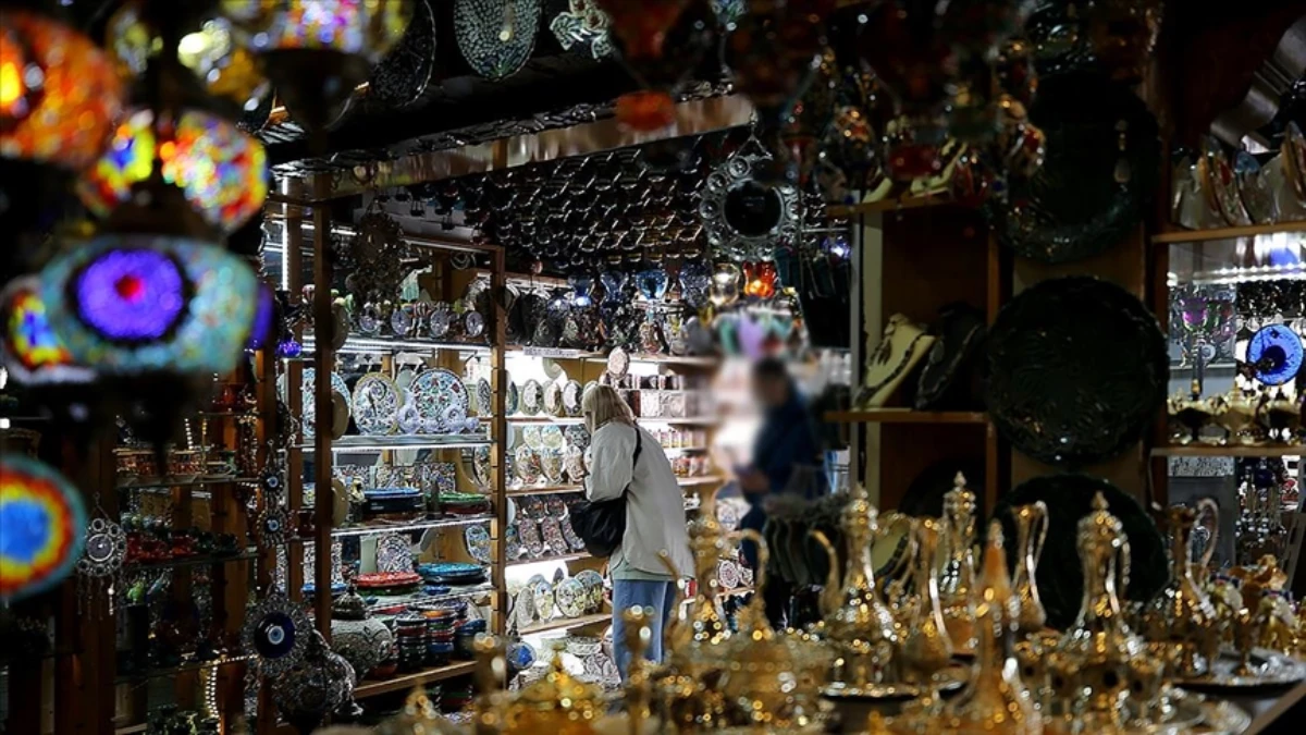 Turizmde yeni rekor: Hediyelik eşya geliri ilk kez 1 milyar doları geçti Turizmde yeni rekor: Hediyelik eşya geliri ilk kez 1 milyar doları geçti