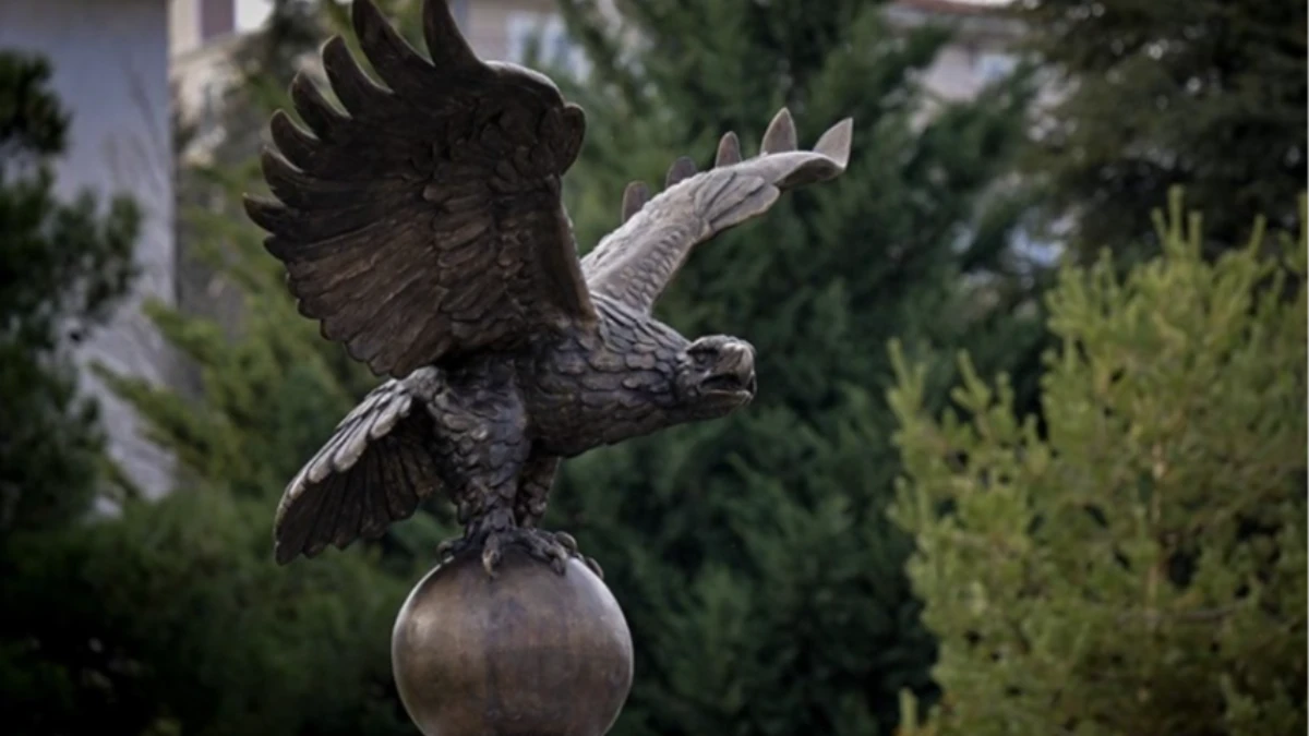 Türk birliğini simgeliyor: 650 kg bronz kullanıldı Türk birliğini simgeliyor: 650 kg bronz kullanıldı