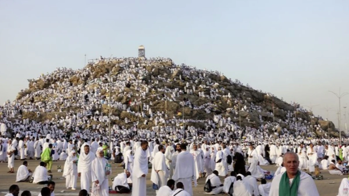 Türk hacı adaylarının Arafat'a intikali başladı Türk hacı adaylarının Arafat'a intikali başladı