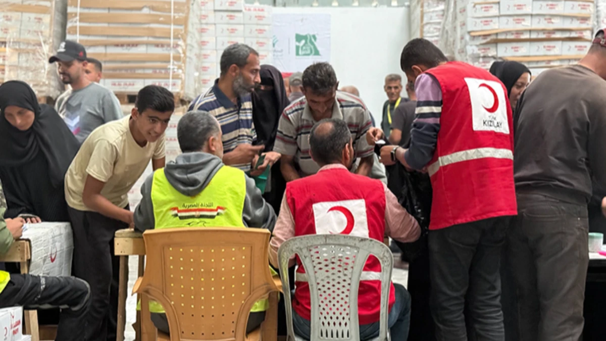 Türk Kızılay Gazze’de her gün 35 bin kişiye yemek dağıtıyor Türk Kızılay Gazze’de her gün 35 bin kişiye yemek dağıtıyor