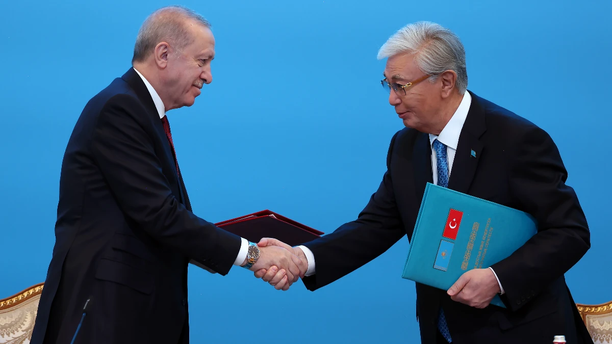 Türkiye ve Kazakistan arasında 13 anlaşma imzalandı: Orta Koridor üzerinden enerji sevkiyatı artacak Türkiye ve Kazakistan arasında 13 anlaşma imzalandı: Orta Koridor üzerinden enerji sevkiyatı artacak