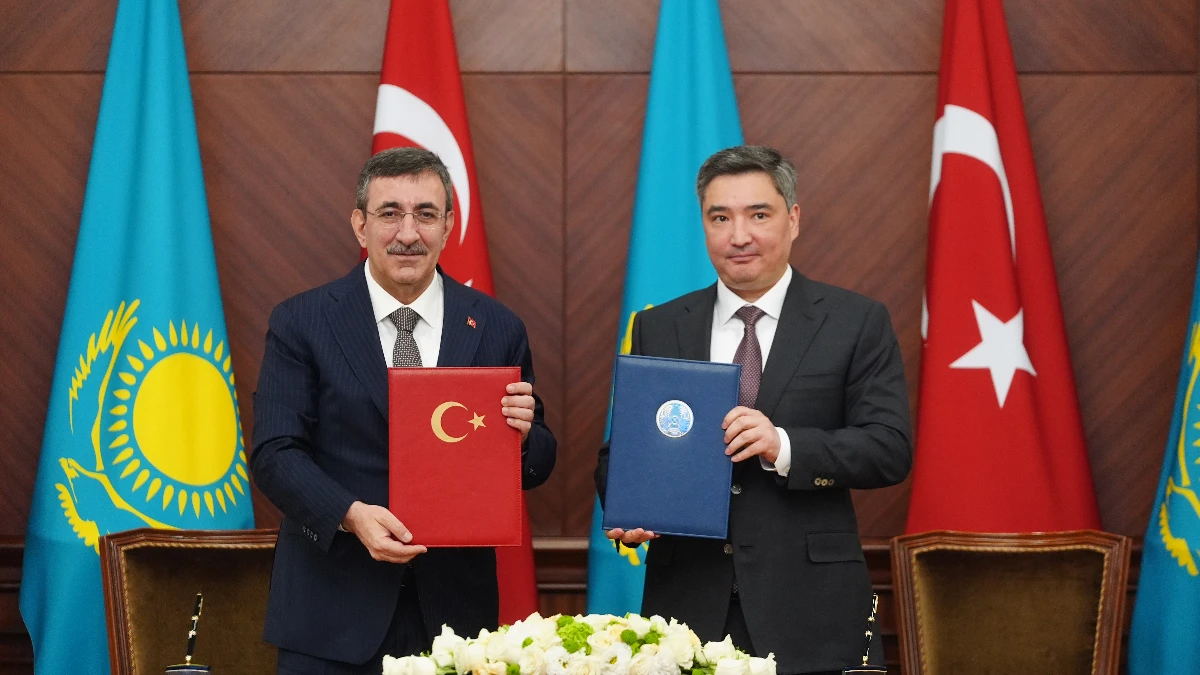 Türkiye ve Kazakistan arasında imzalar atıldı: Ticaret hedefi 15 milyar dolar Türkiye ve Kazakistan arasında imzalar atıldı: Ticaret hedefi 15 milyar dolar