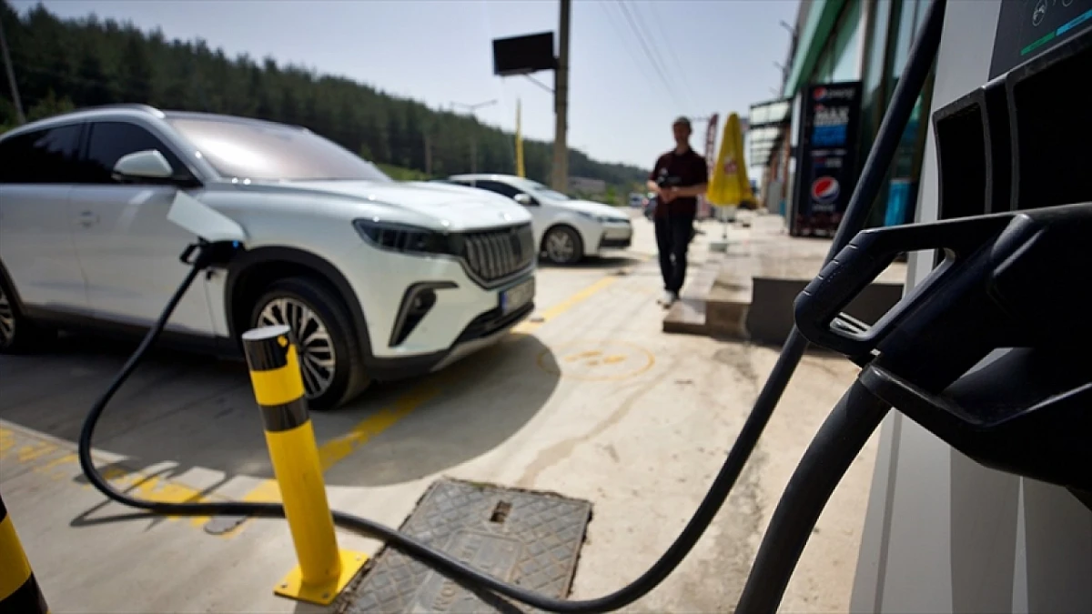 Türkiye'de satılan her 10 otomobilden 4'ü artık elektrikli veya hibrit Türkiye'de satılan her 10 otomobilden 4'ü artık elektrikli veya hibrit