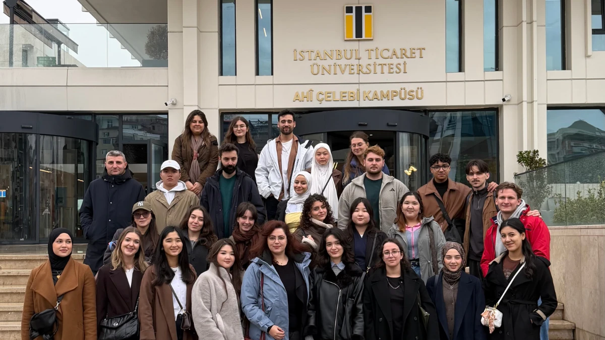 Uluslararası öğrencilere oryantasyon
