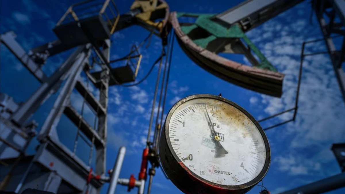 Üretim kesintileri hızla artıyor: Petrol fiyatlarında son 6 yılın en sert yükselişi Üretim kesintileri hızla artıyor: Petrol fiyatlarında son 6 yılın en sert yükselişi