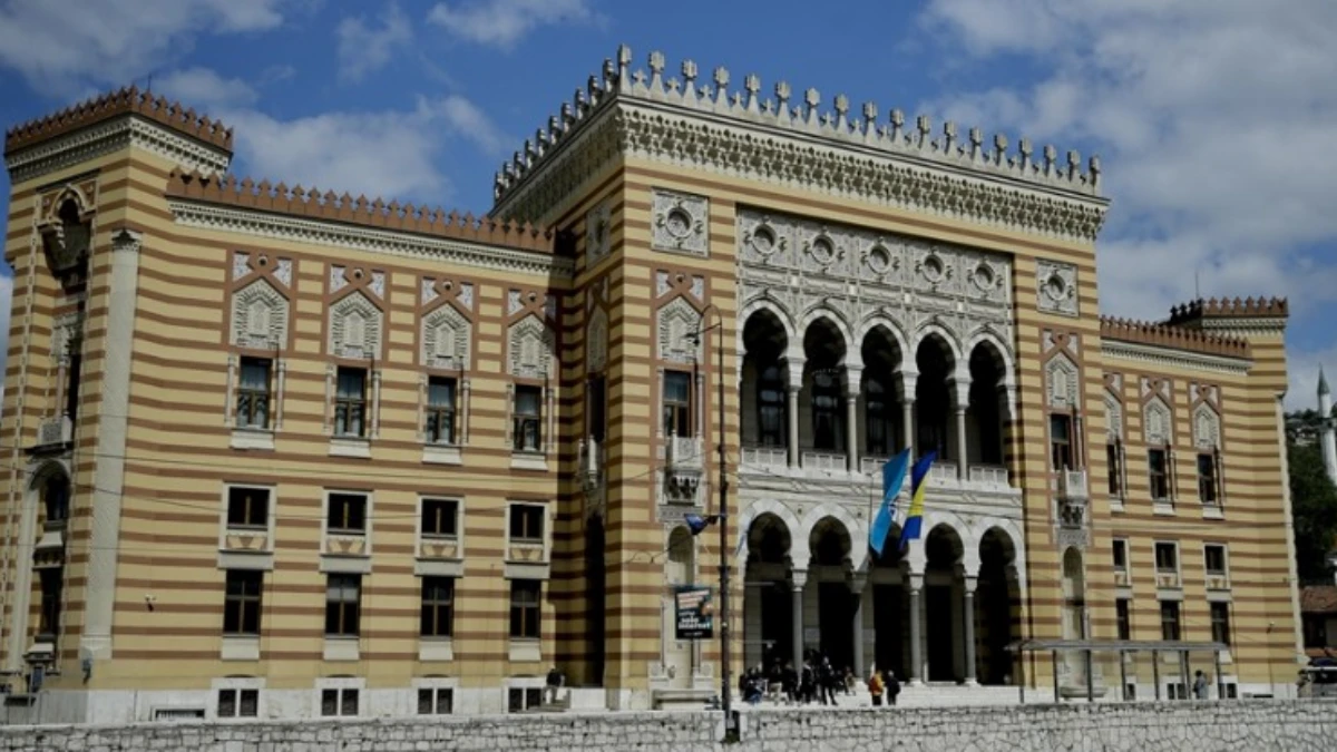 Vijecnica Kütüphanesi, Bosna Savaşı'nın canlı tanığı olarak ayakta Vijecnica Kütüphanesi, Bosna Savaşı'nın canlı tanığı olarak ayakta