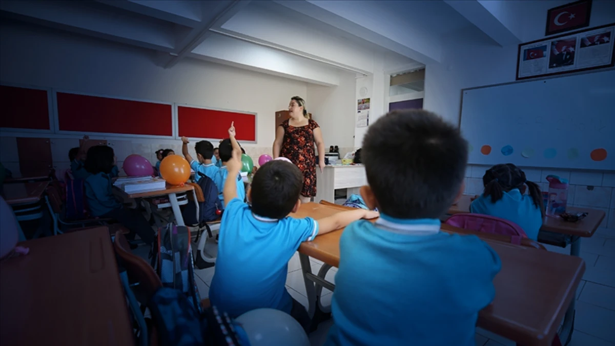 Yarıyıl ve ikinci ara tatil tarihleri ne zaman? MEB eğitim takvimi yayımlandı! Yarıyıl ve ikinci ara tatil tarihleri ne zaman? MEB eğitim takvimi yayımlandı!