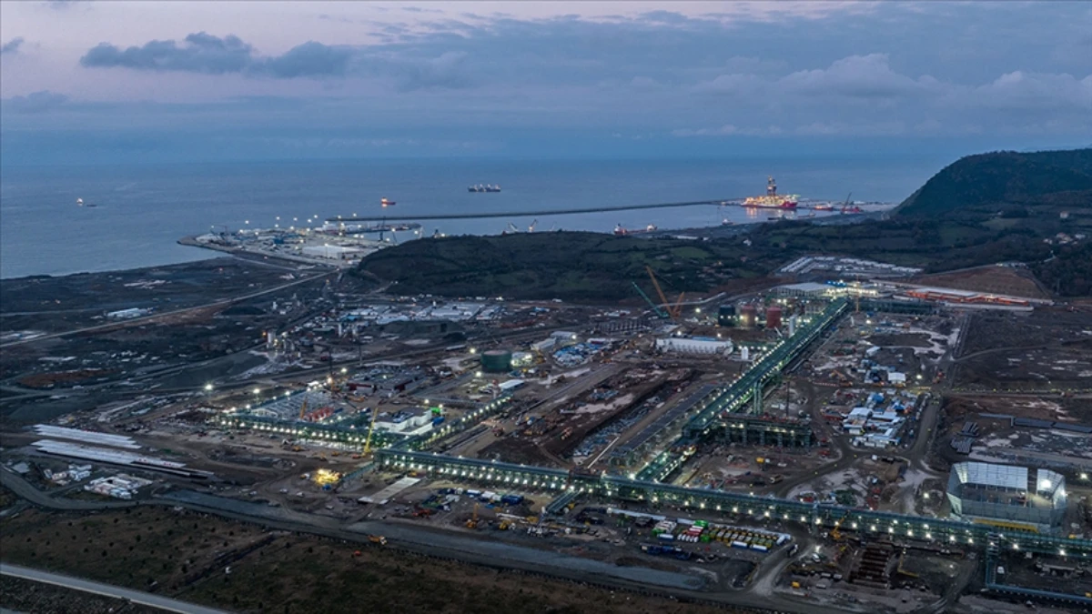Yeni platform üretimi katlayacak: Karadeniz'de hedef günlük 40 milyon metreküp doğal gaz Yeni platform üretimi katlayacak: Karadeniz'de hedef günlük 40 milyon metreküp doğal gaz