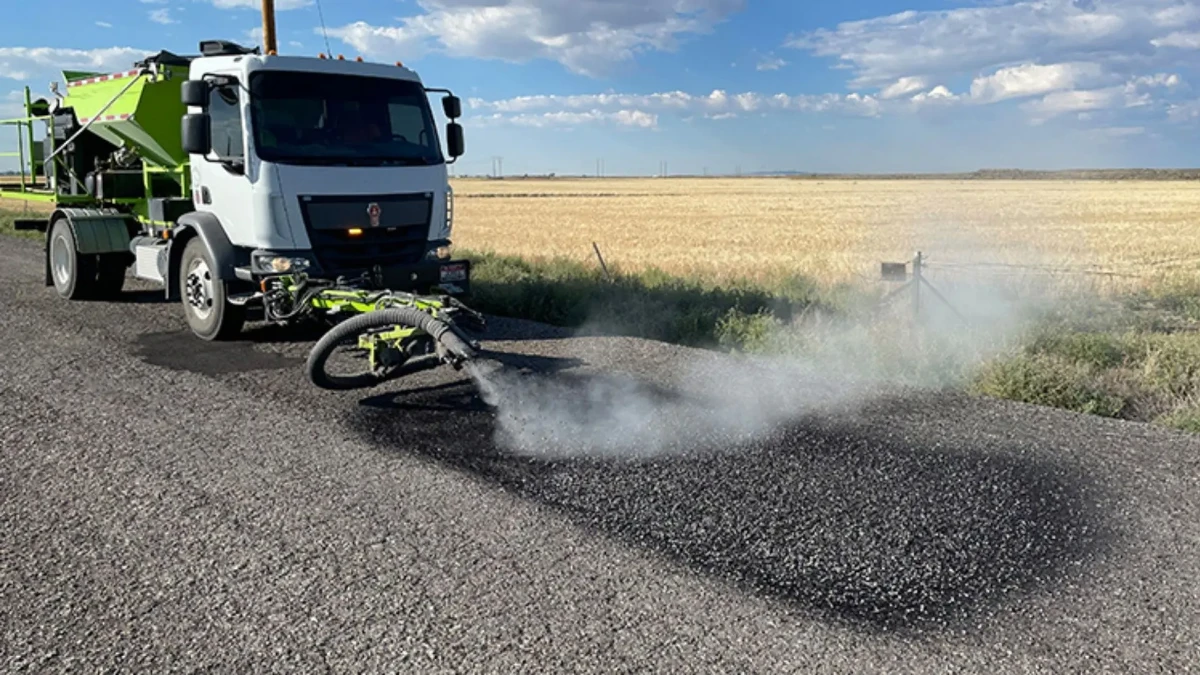 Yol bakımında teknoloji devrimi: Tek işçiyle günde 146 çukur onarımı Yol bakımında teknoloji devrimi: Tek işçiyle günde 146 çukur onarımı