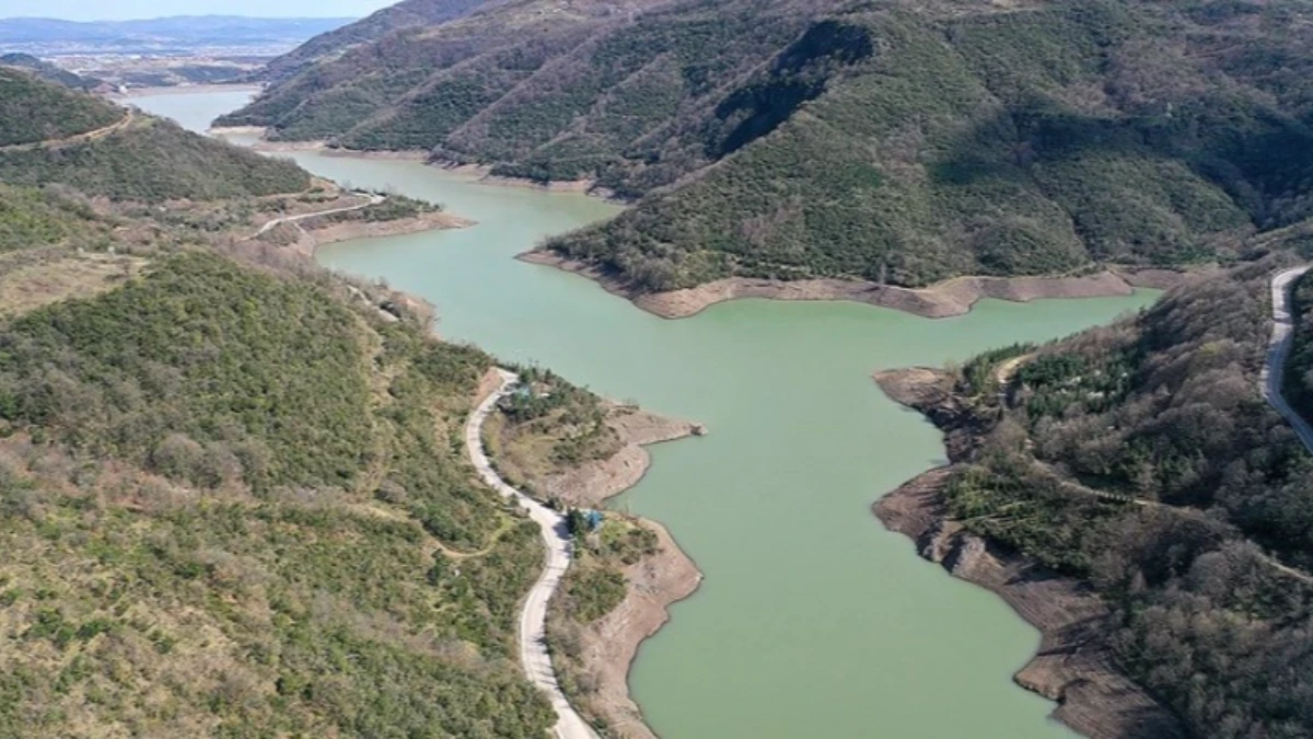 Yuvacık Barajı tam doldu! Salınan su Sapanca Gölü'ne akıyor Yuvacık Barajı tam doldu! Salınan su Sapanca Gölü'ne akıyor