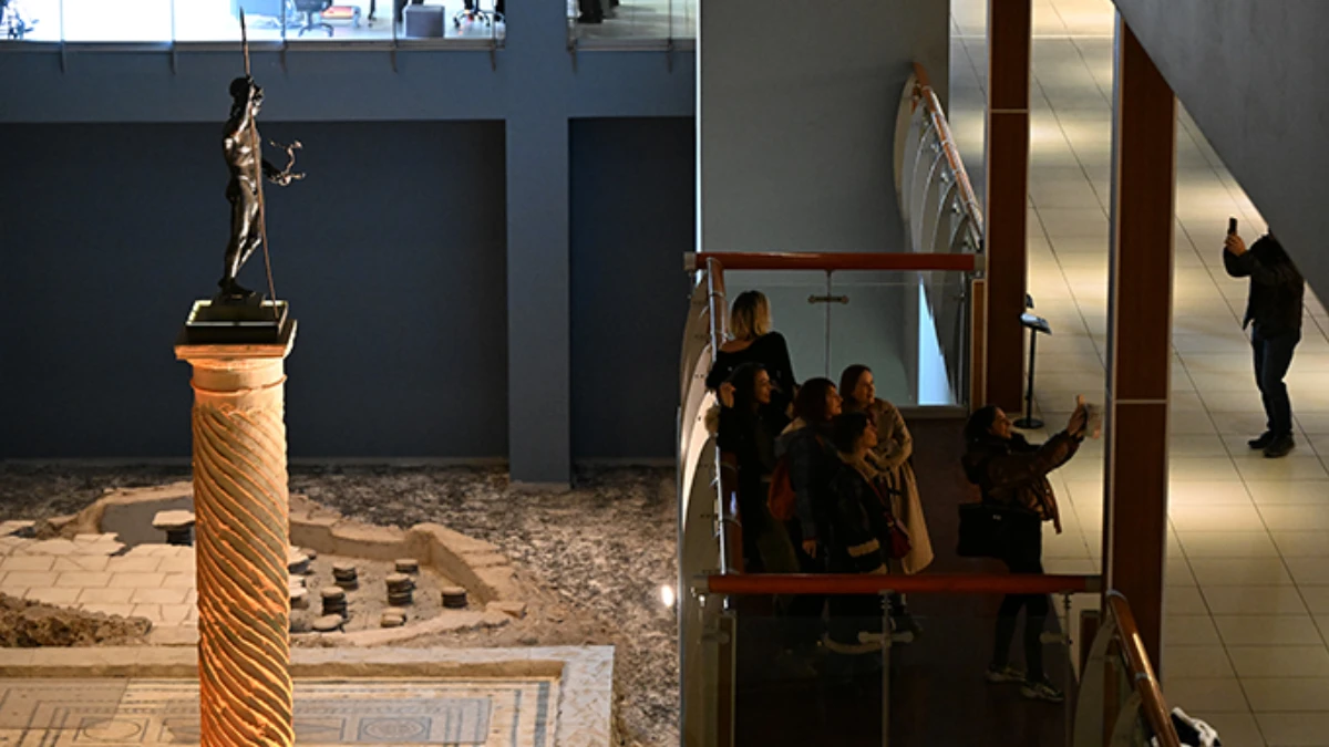 Zeugma'da yaklaşık 2 bin yıllık Mars heykeline seyir platformu inşa edildi Zeugma'da yaklaşık 2 bin yıllık Mars heykeline seyir platformu inşa edildi